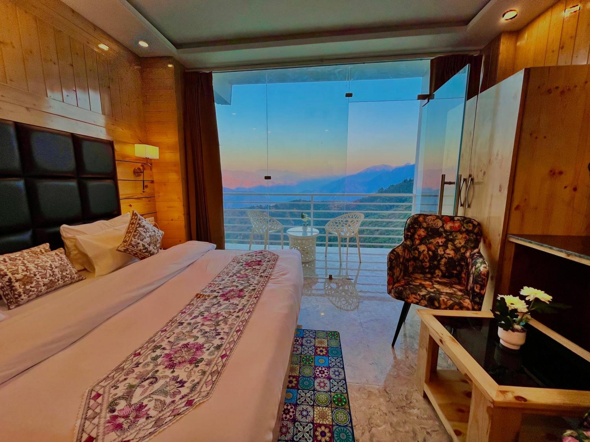 Hotel Classic Crown - #Scenic Mountain View #Open Terrace #Parking #Premium Rooms With Balcony #Guest Preferred #Best Selling Hotel In Mussoorie Exterior photo