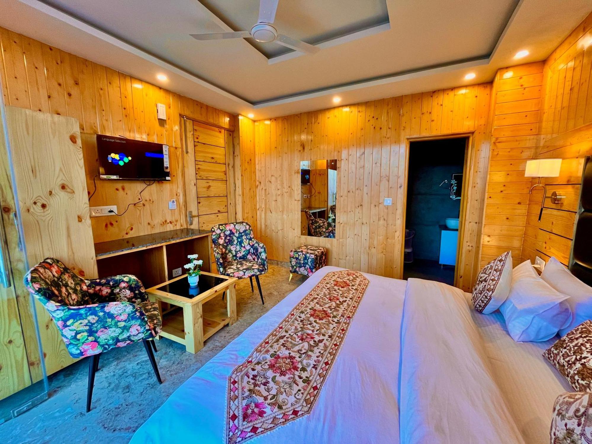 Hotel Classic Crown - #Scenic Mountain View #Open Terrace #Parking #Premium Rooms With Balcony #Guest Preferred #Best Selling Hotel In Mussoorie Exterior photo