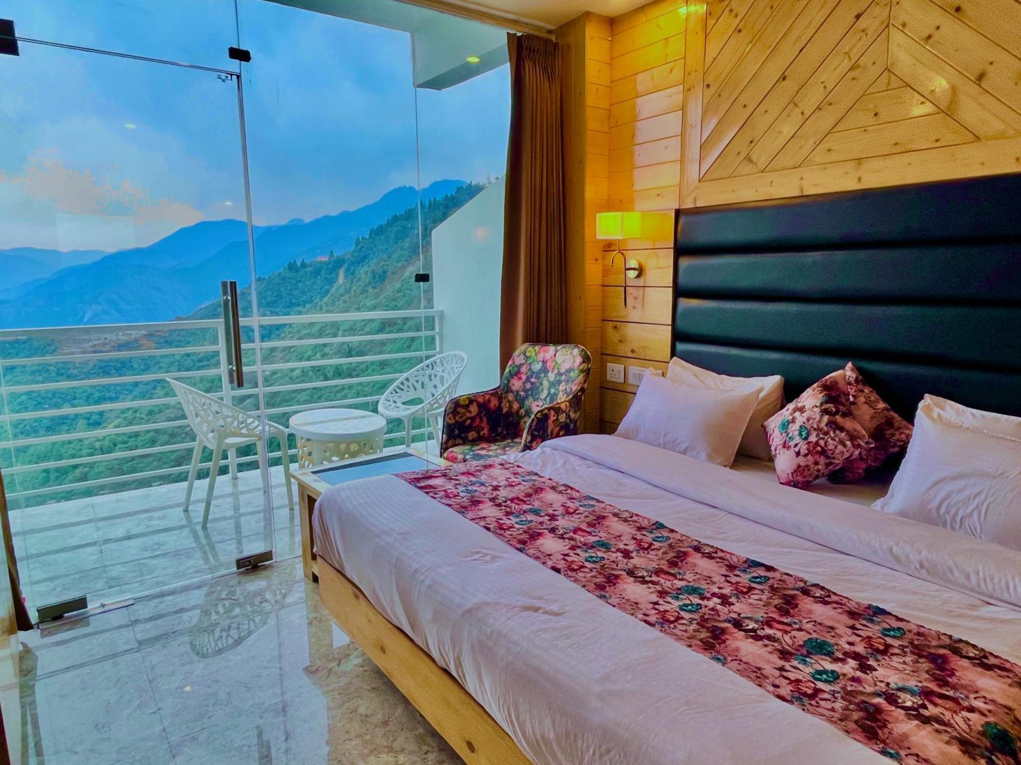 Hotel Classic Crown - #Scenic Mountain View #Open Terrace #Parking #Premium Rooms With Balcony #Guest Preferred #Best Selling Hotel In Mussoorie Exterior photo